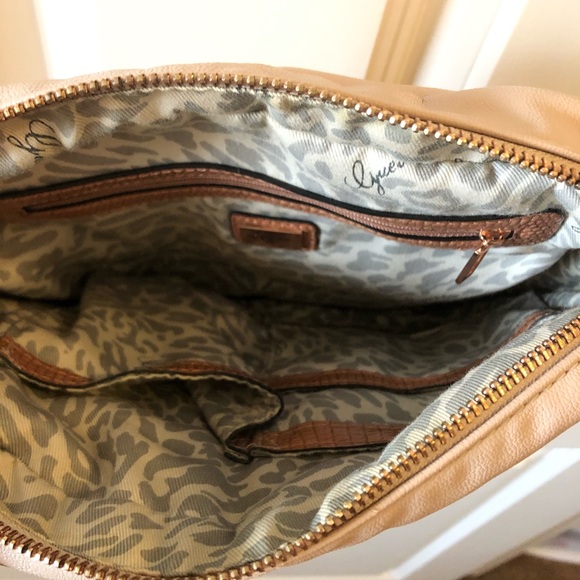 Guess Crossbody - Picture 2 of 2